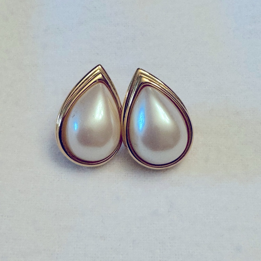 Large Pearl tear drop post earrings